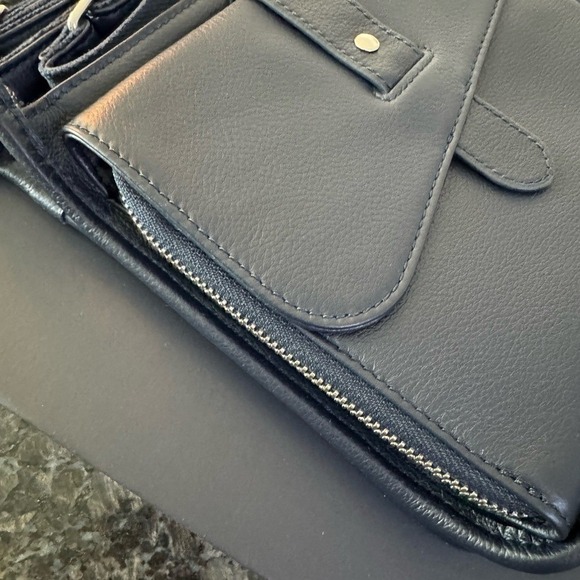 Minooy Athena Crossbody Bag Built-in Wallet real Leather Dark Navy Blue NEW - Picture 9 of 16